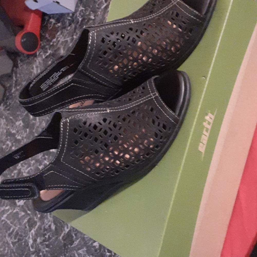 Shoes - Picture 2 of 4